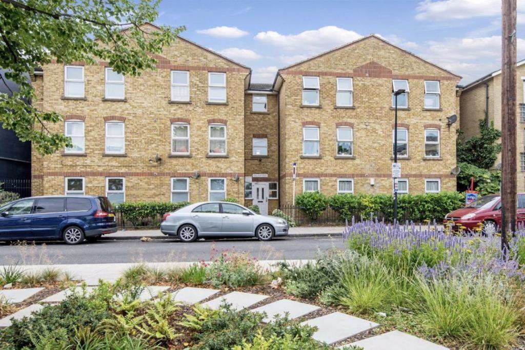Elizabeth House Bow
